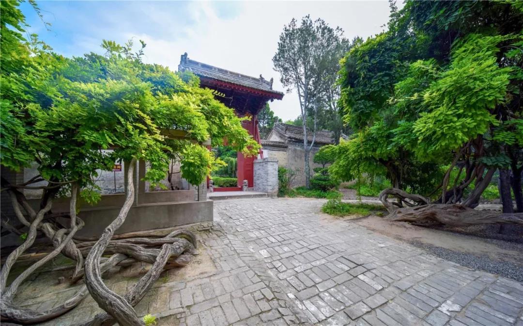 清明寄哀思，紀(jì)念園也是一種風(fēng)景