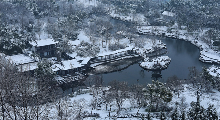 +郭保良-13俯瞰雪后園林勝境——2018-01-28——雪后的理工后花園，站在高樓俯瞰，古典園林的氣質(zhì)瞬間頓顯.jpg