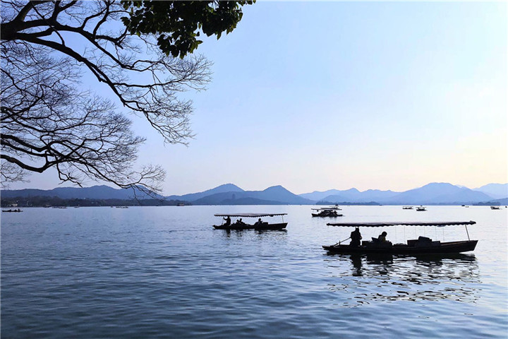 陳銀峰--青山遠(yuǎn)黛.jpg