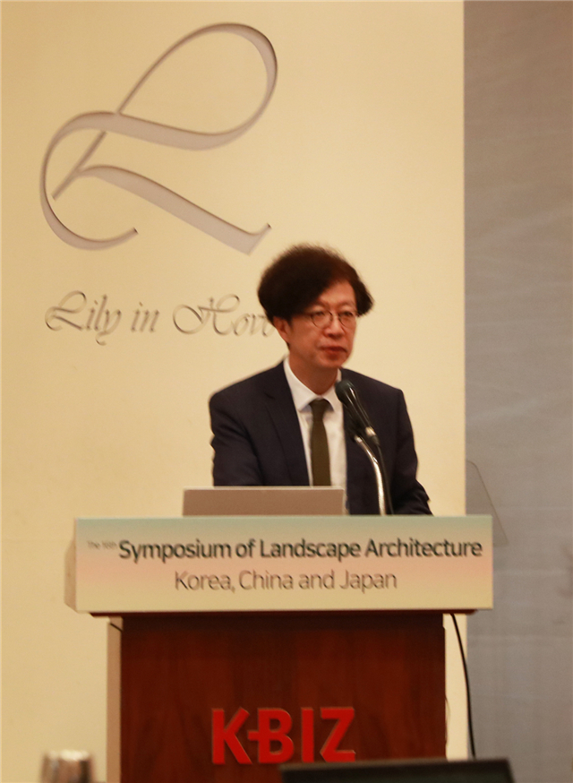 01.本次研討會主席，Seoul National University教授Kyung Jin Zoh先生.JPG